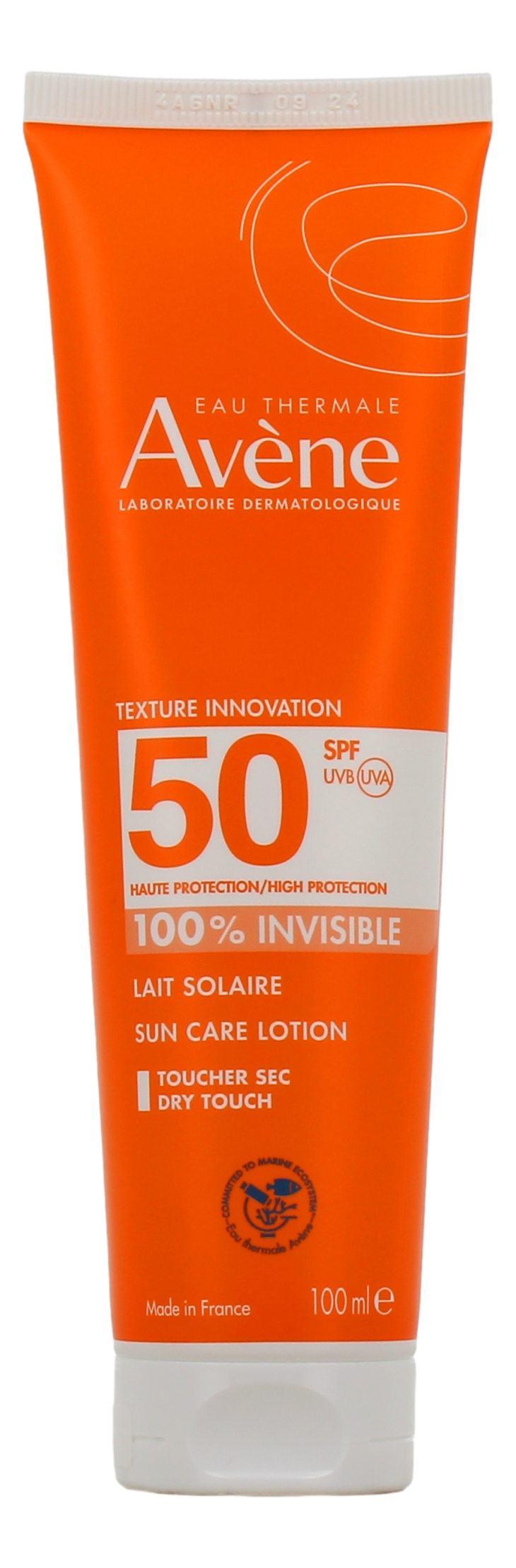 Avène Lait Solaire SPF50+ Le Lait Solaire SPF 50+ de Avène est une très haute protection solaire pour peaux sensibles, résistante à l'eau et sans effet blanc. Il prévient les effets néfastes cutanés liés aux UV, au stress oxydatif et calme la peau des éve